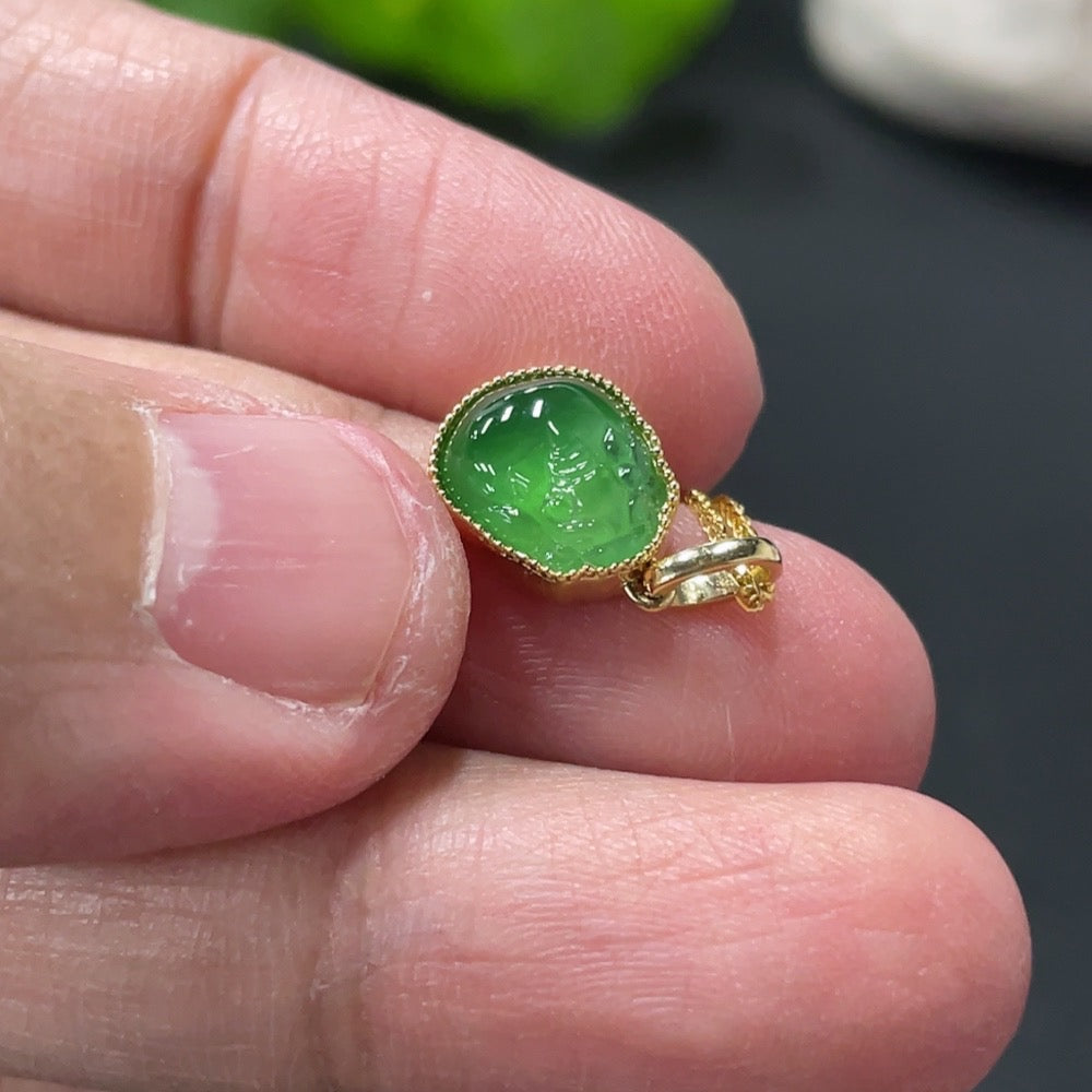 Jadeite Gourd Inlaid Pendant with 18K Gold Inlaid Main Body and Chain, Total Weight Approximately 2.4g