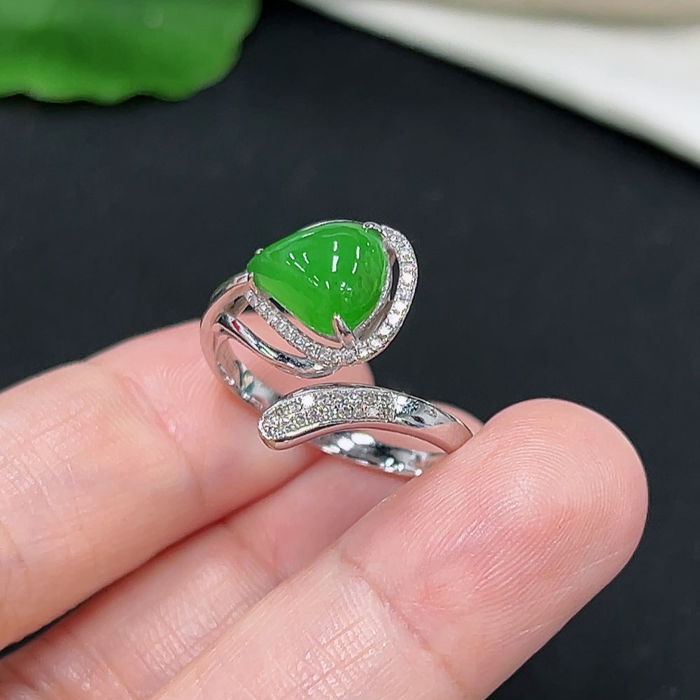Jadeite inlaid ring18K gold (with diamond accents)
