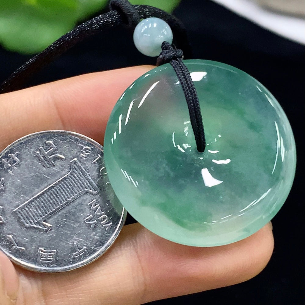 翡翠セーフティバックルペンダント 総重量約17.67g(紐の重さ含む)【総額:10,023米ドル】