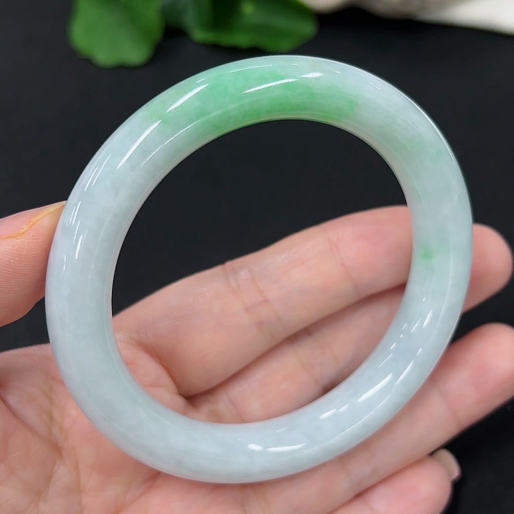 HKHQ jadeite round bangle in size 55, weighing 58.4g, showcasing smooth, polished green jadeite bracelet for elegant jewelry.