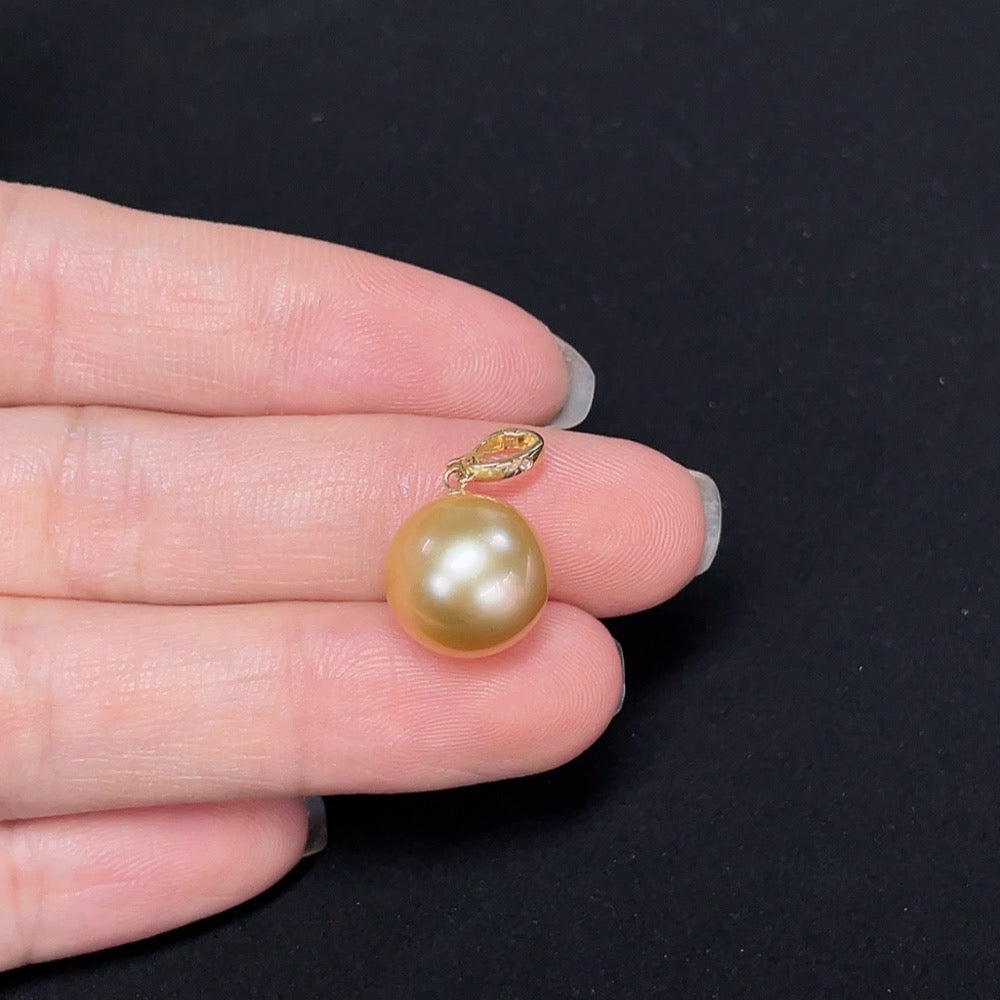 Saltwater Pearl Pendant with 18K Gold, Color Origin Undetermined, Accented with Diamonds
