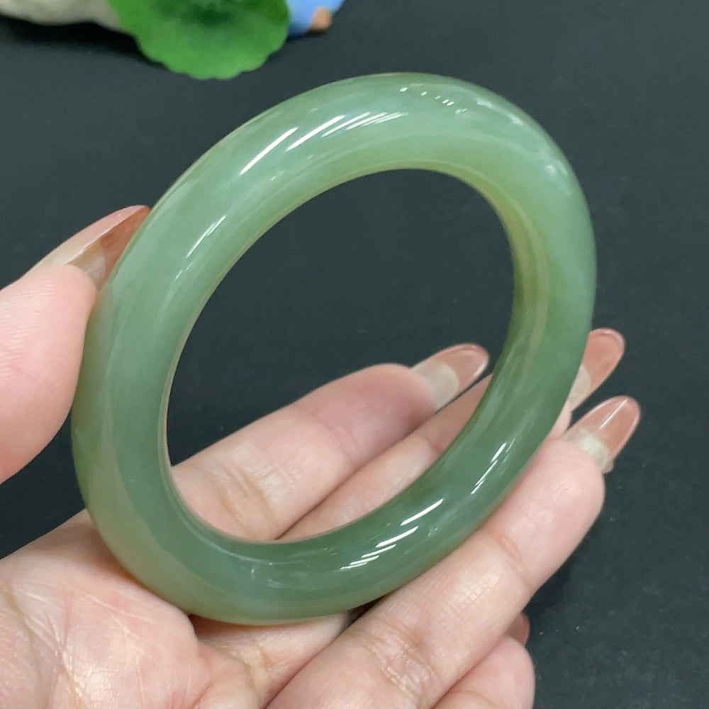 HUILIU HQ Hetian Jade round bangle, size 56.7, with a total weight of approximately 63.7g, showcasing smooth, polished jade surface.