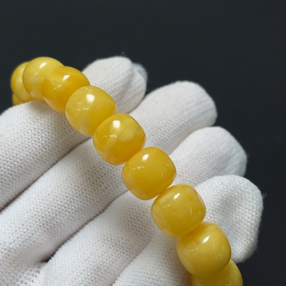 Amber beeswax bracelet featuring natural amber beads around 10.6mm, total weight approximately 14.44g, from HKHQ.