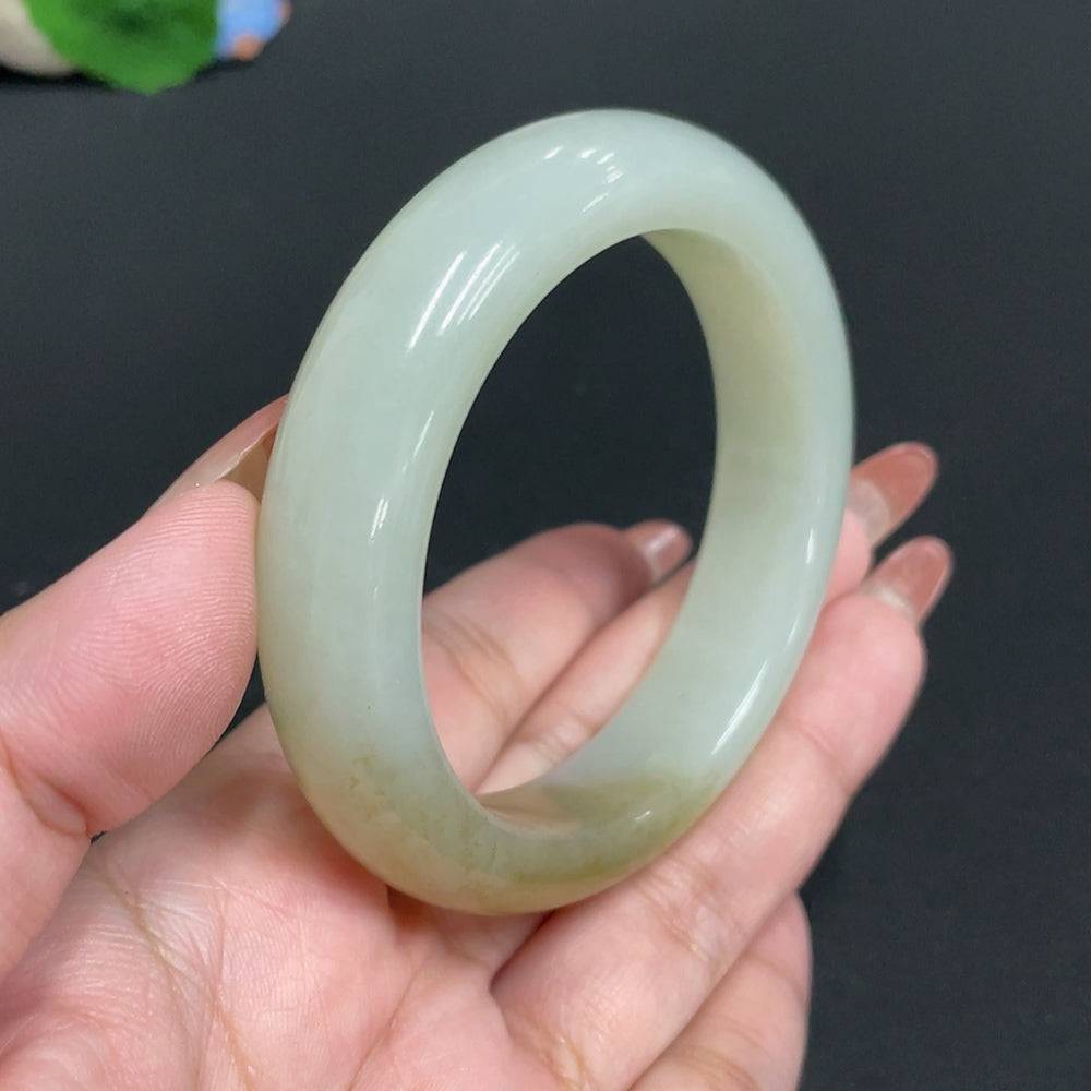 Hetian jade round bracelet with 57.6cm length and 75.2g weight, crafted by HUILIU HQ, featuring smooth jade beads.