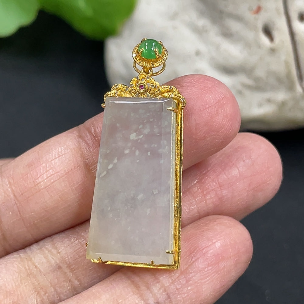 Jadeite Plain Pendant Necklace 18K Gold Setting with Diamond (Colorless)