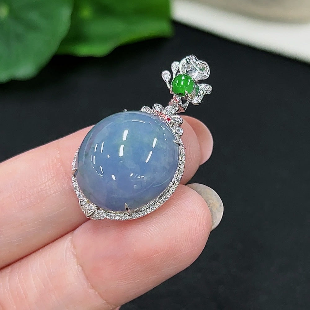 HKHQ jadeite cabochon pendant with 18k gold setting and four non-diamond accents, weight approx. 5.45g