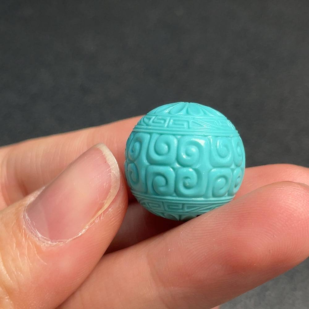 Huiliu certified turquoise gemstone pendant, 18.5mm size, featuring a vibrant blue-green color and polished finish.