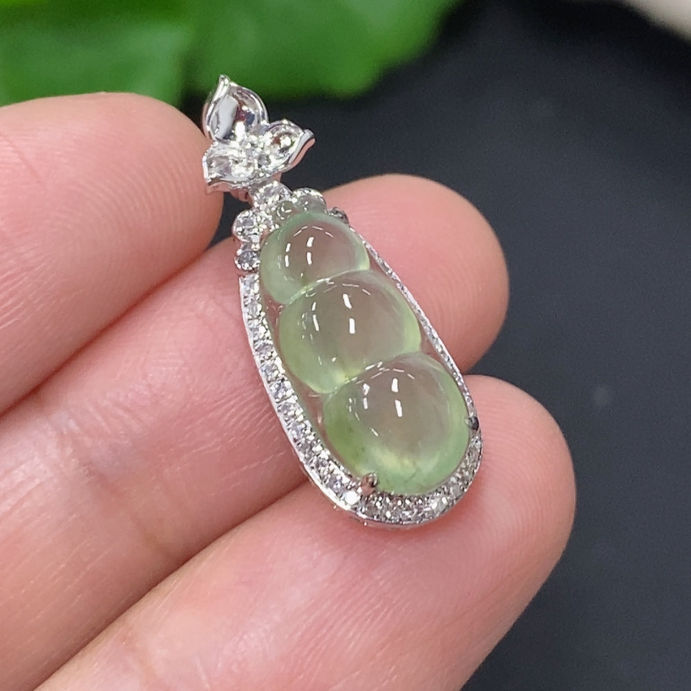 Jadeite Auspicious Bean Pendant with 18K Gold, Total Weight Approx. 2.1g (Accented with Diamonds)