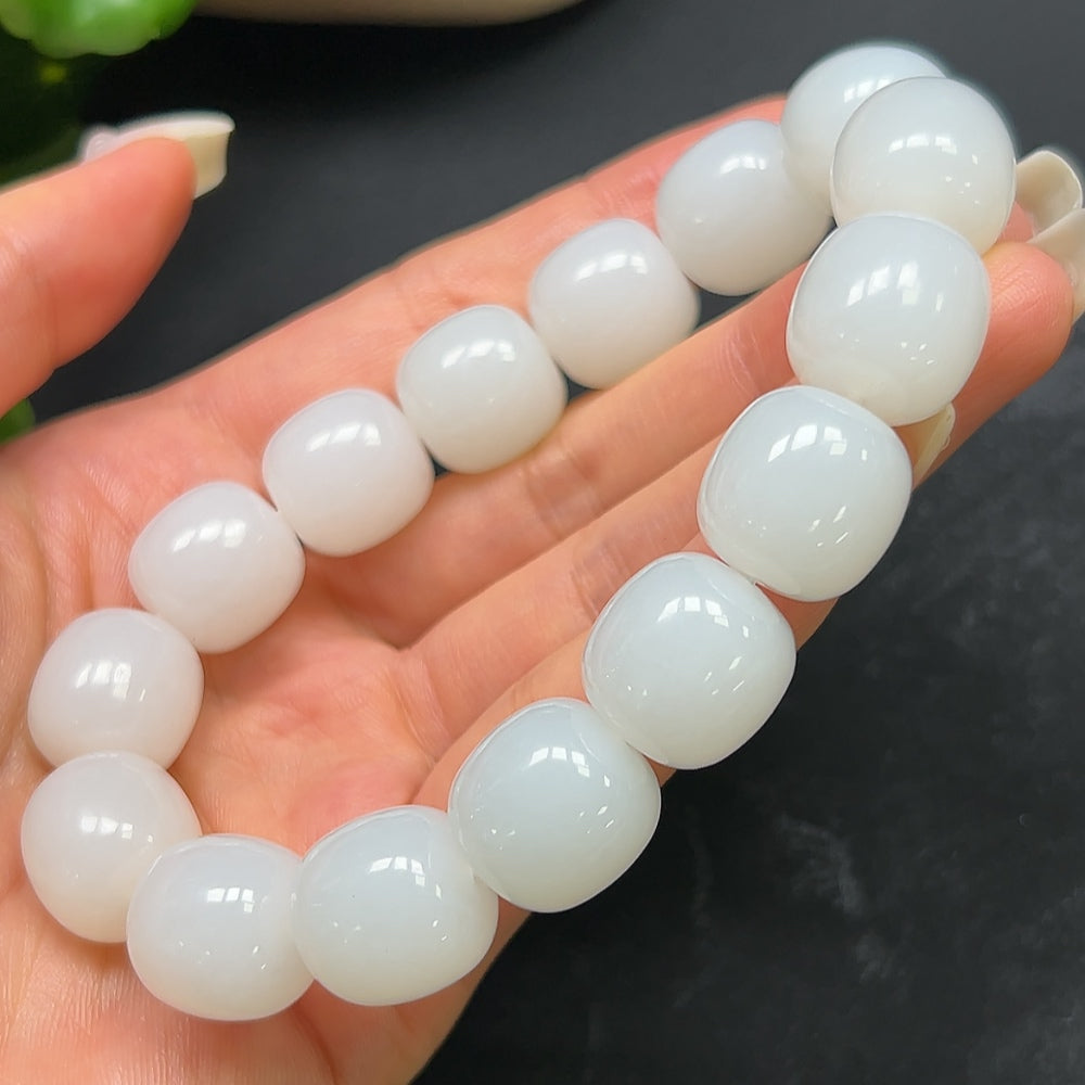 HKHQ Hetian Jade bracelet weighs 87.51g, featuring smooth, polished jade beads on a durable string for elegant jewelry.