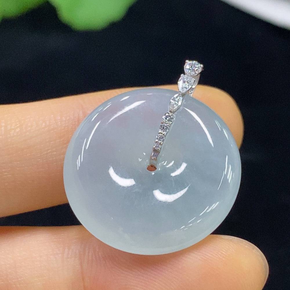 Jadeite safety buckle pendant by HUILIU HQ featuring an 18k setting, weighing approximately 7g, with a smooth jade surface.