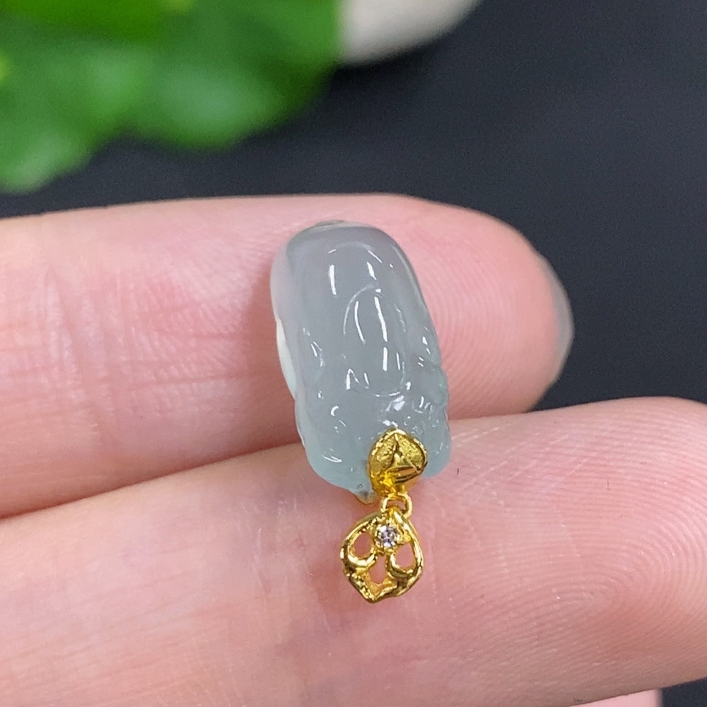 Jadeite Pi Xiu Inlaid Pendant with 18K Gold Clasp, Total Weight Approximately 2g, Non-Diamond