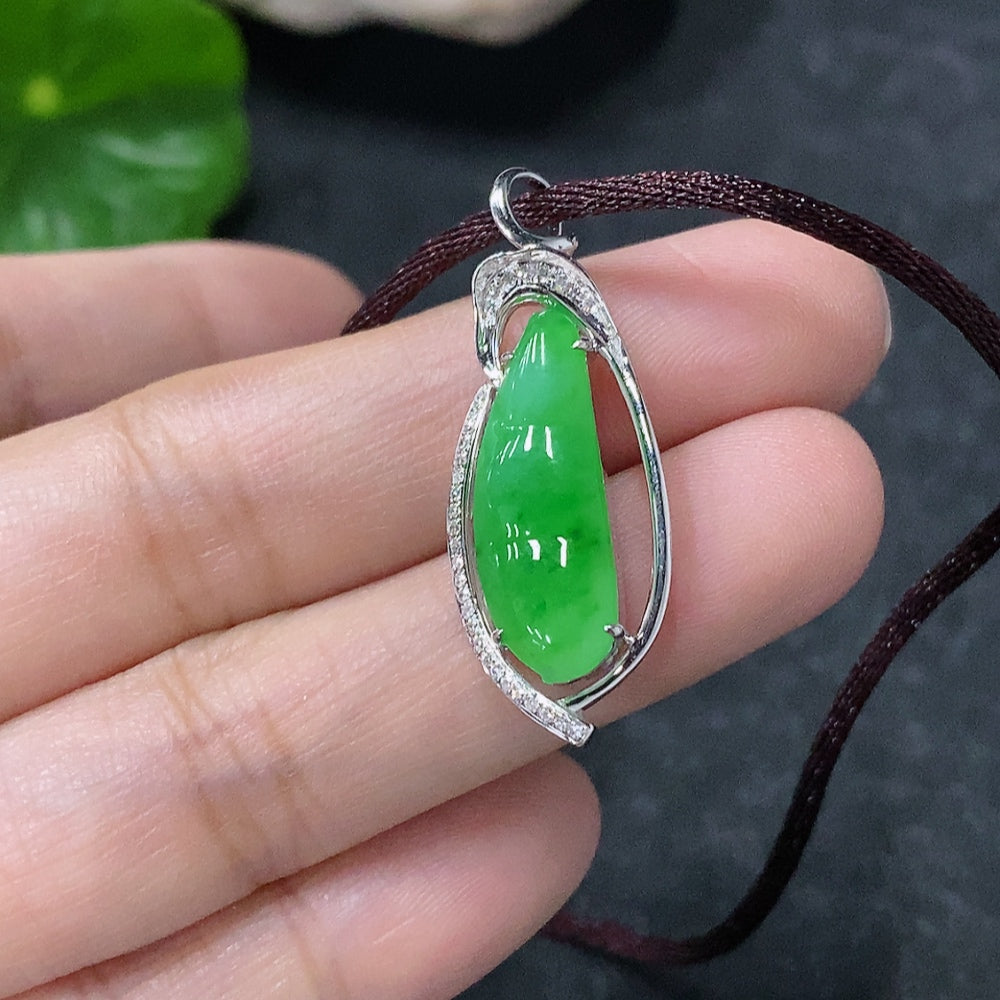Jadeite Inlaid Lucky Bean Pendant No Mark Surface Content Au75% Diamond Accent . with Rope | Huiliu Certified