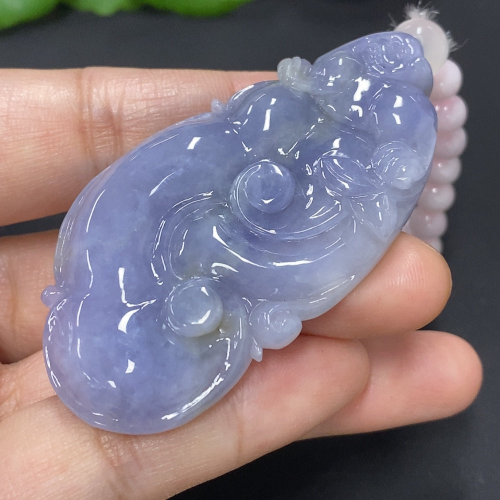 Huiliu HQ jadeite Ruyi pendant with chain, featuring a smooth green jade sculpture and intricate detailing, certified by Huiliu.