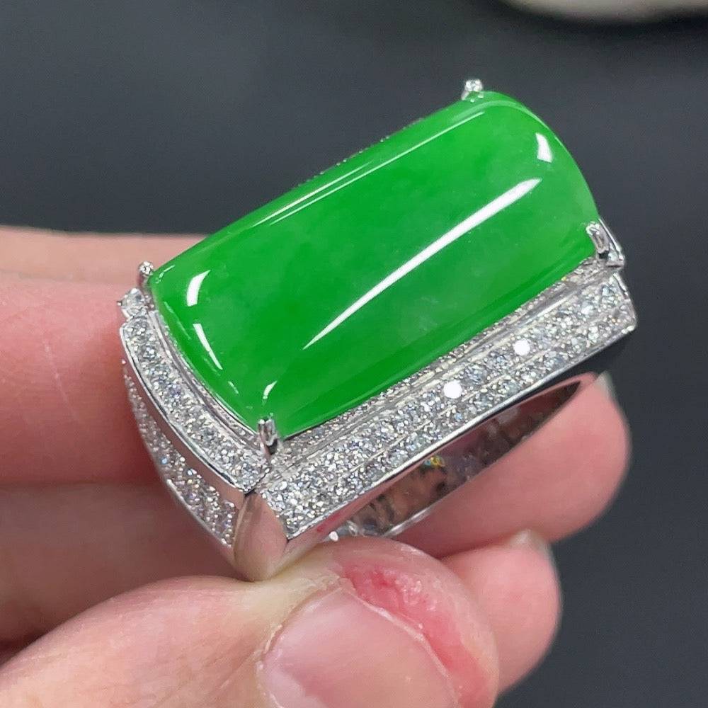 Jadeite saddle inlay ring with 18k gold setting, diamond accents, size 26, by HUILIU HQ, weighing approximately 21.49 grams.