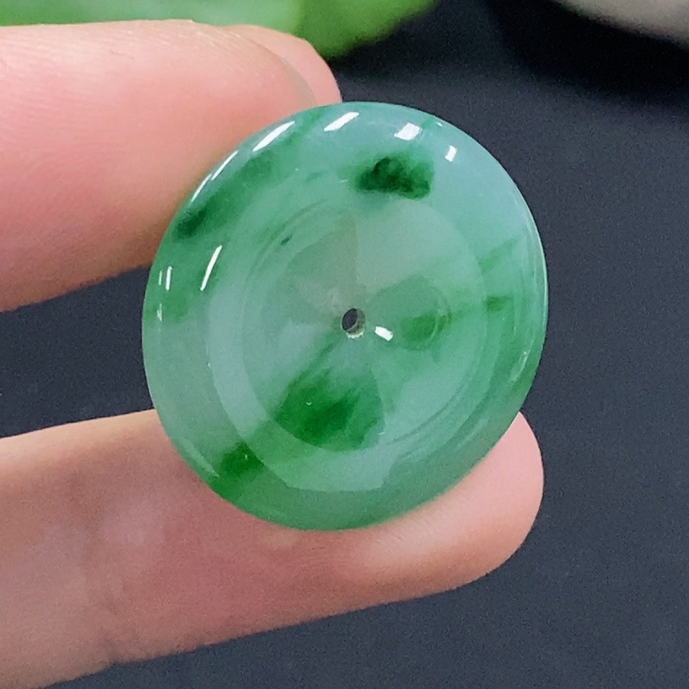 JadeitePeace Knot Pendant (Total weight approximately 4.7g)