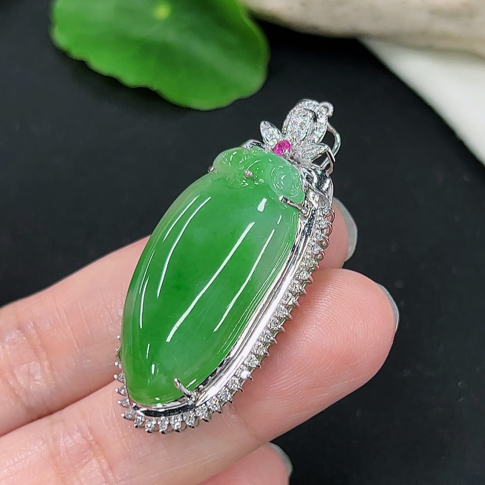 Jadeite fortune melon pendant in 18K gold with diamond accents, elegant necklace featuring a detailed, polished gemstone pendant.