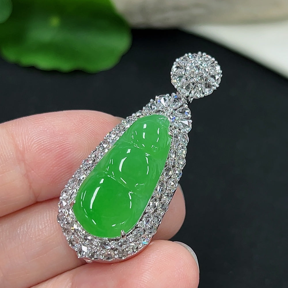 Jadeite Auspicious Bean Pendant with 18K Gold Setting (Diamond Accents)