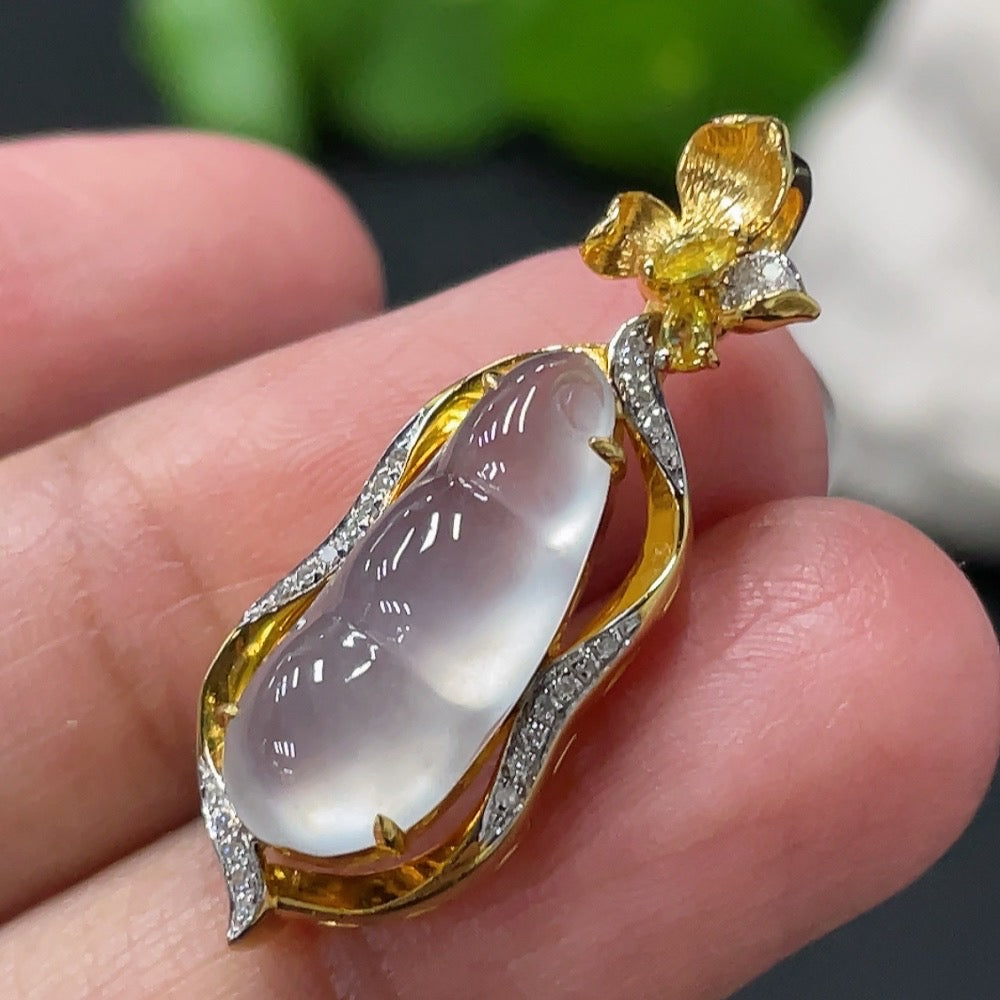Jadeite Blessed Bean Pendant, 18k Gold Setting, Total Weight Approx. 3.47g