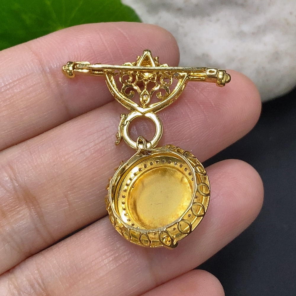 Jadeite Cabochon Brooch 18K Gold Total Weight Approx. 4.4g (With Diamond Accents)