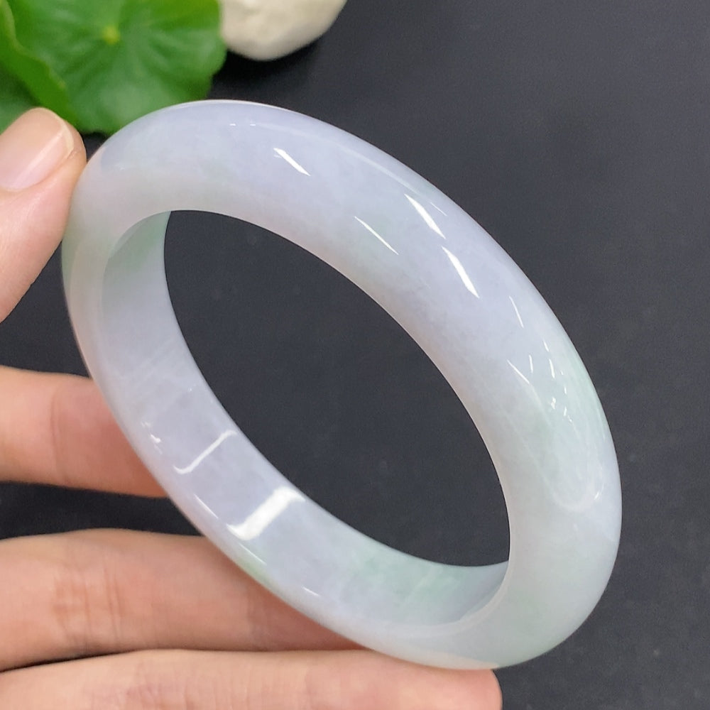 Jadeite round bangle in vibrant green with HKHQ branding, size 58.7, weighing approximately 68.3g, detailed close-up image.