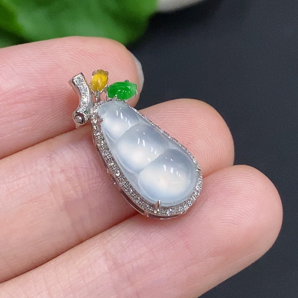 Jadeite Gourd Pendant with 18K Gold and Diamond Accents, Total Weight Approximately 2.2g
