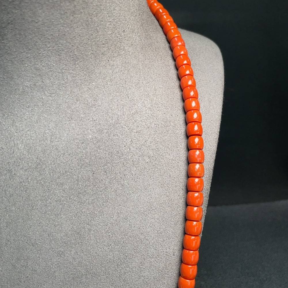 Red agate gemstone necklace with 7mm beads and visible organic matter, weighing approximately 59.39g, by HUILIU HQ.