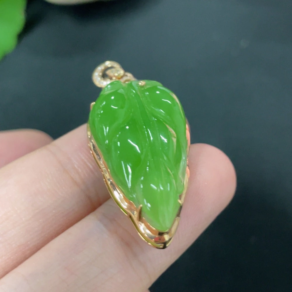 Hetian Jade Jasper Inlaid Pendant Leaf with Diamond (Colorless) . | Huiliu Certified