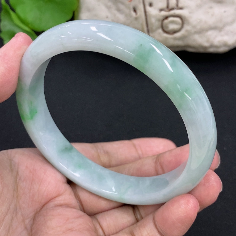 HKHQ jadeite round bracelet weighing 59.8g with a 63.5mm diameter, showcasing smooth, polished jade stones in a circular design.