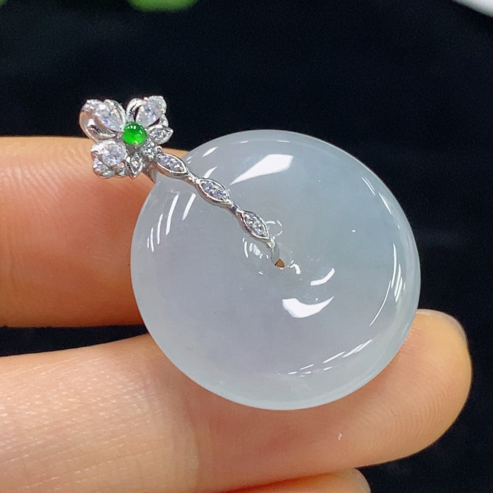 Jadeite safety buckle pendant by HUILIU HQ featuring an 18k gold setting, weighing approximately 5.82g, with intricate jade craftsmanship.