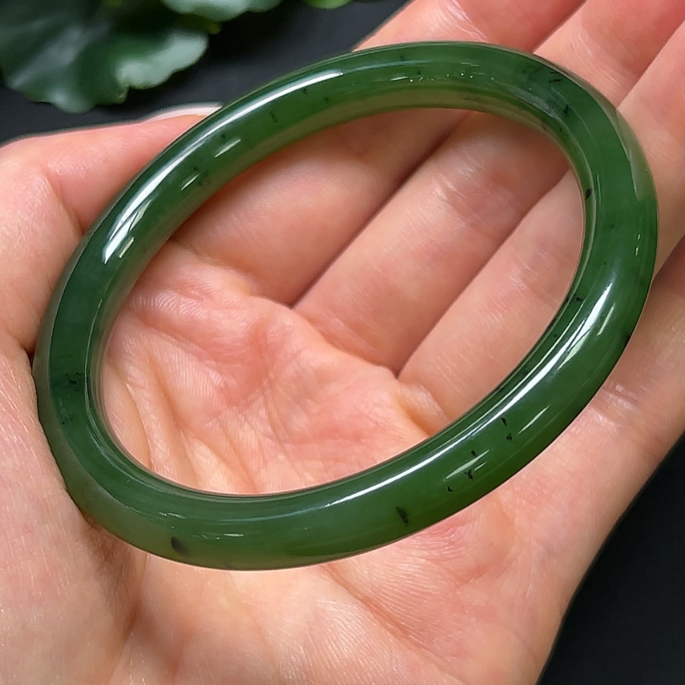 HKHQ Hetian Jade round bangle with 56.7mm diameter, weighing approximately 29.59g, showcasing smooth, polished jade surface.