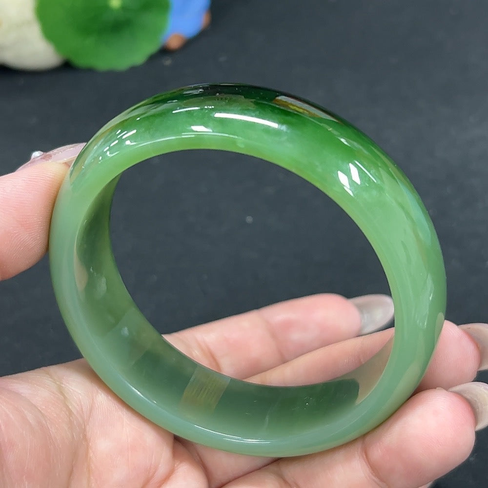 HKHQ Hetian Jade round bracelet, size 61, featuring smooth jade beads with a total weight of 74.1g, detailed close-up image.