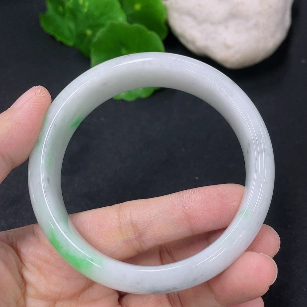 HKHQ jadeite round bangle in size 56, weighing 70.83g, featuring a smooth circular design and vibrant green jadeite material.