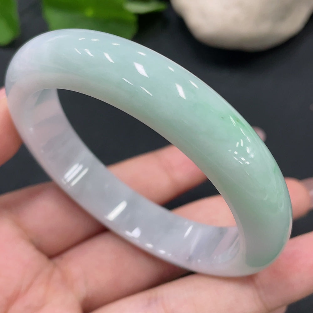 Jadeite regular bangle, inner diameter 54.3, total weight 53.327g