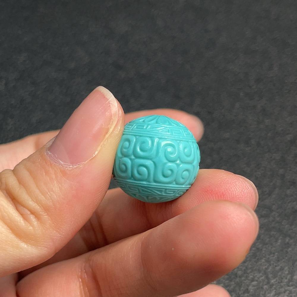 Huiliu gemstone turquoise pendant, 17.7mm size, showcasing vibrant blue-green color and polished surface.