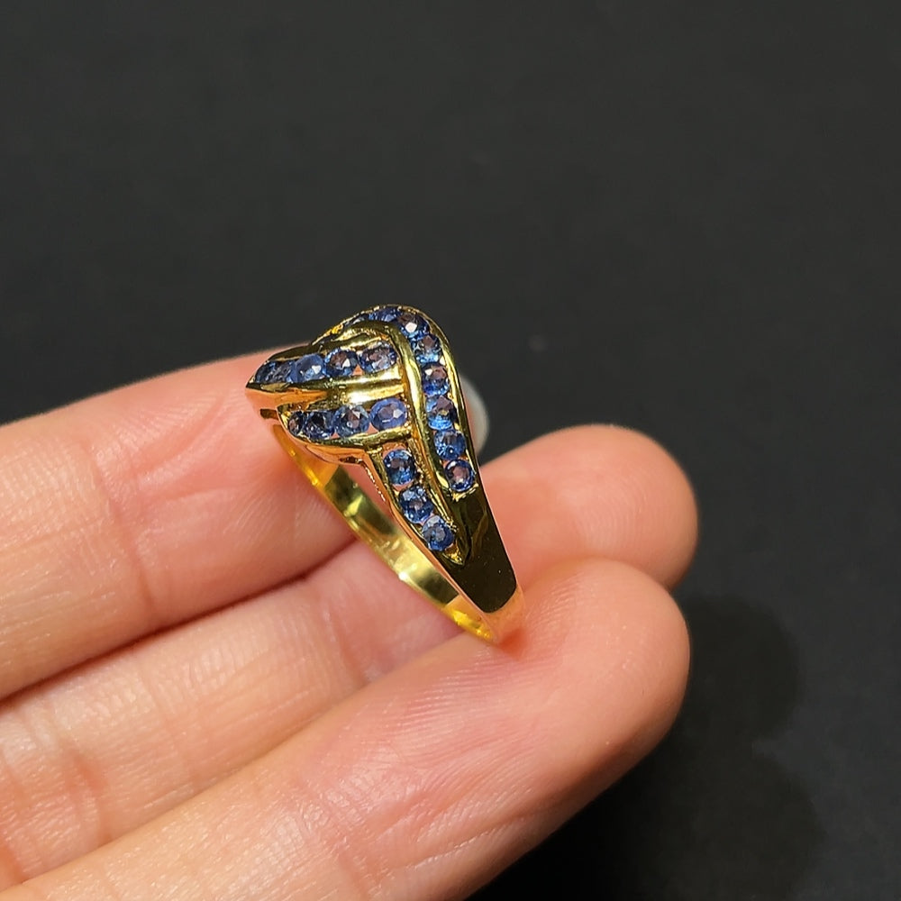 HKHQ sapphire ring with no hallmark, 3.65g, size 15.5, featuring a vibrant sapphire gemstone and gold setting.