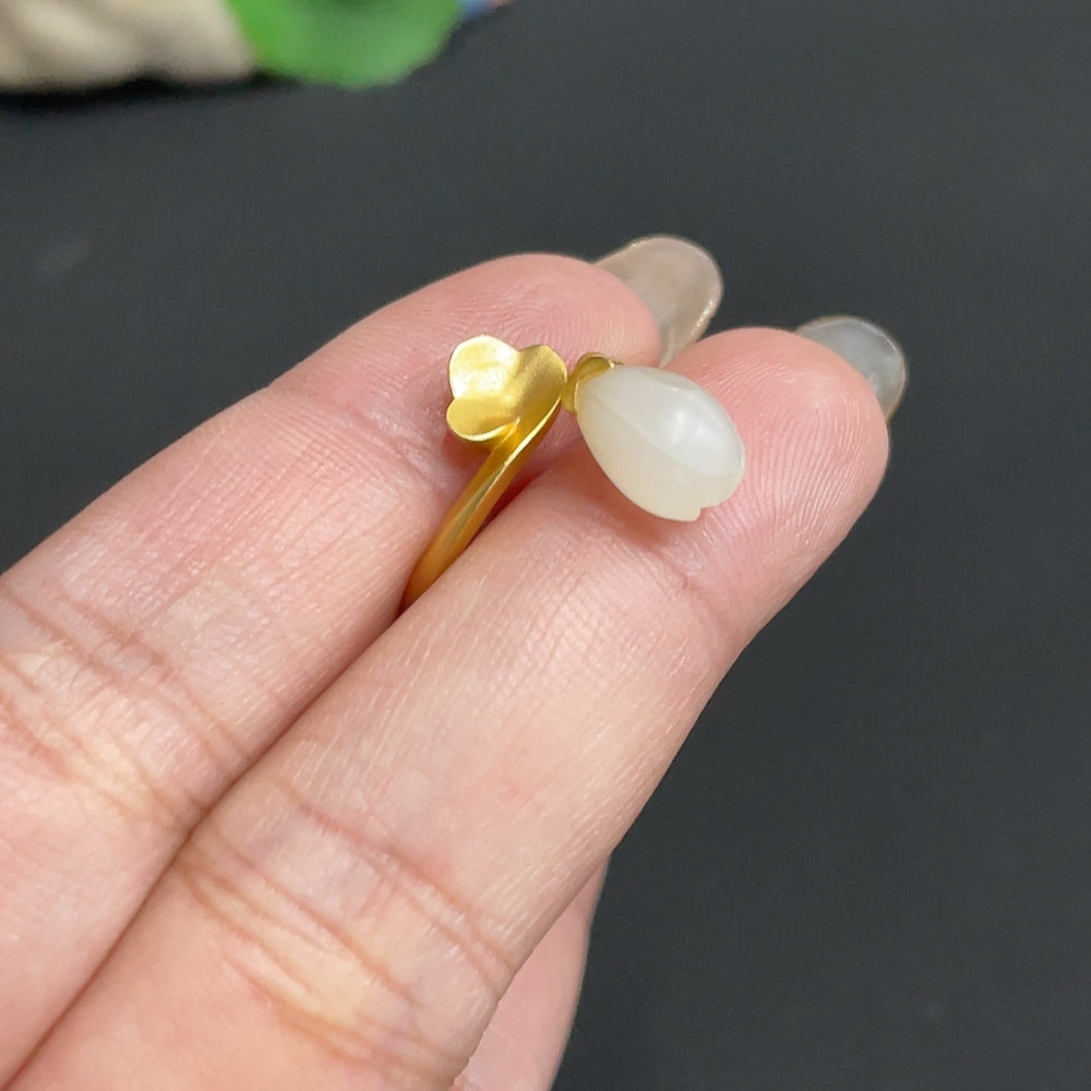 Hetian Jade Magnolia Inlay Ring . Diamond Accents Undetermined Skin Color Origin | Huiliu Certified