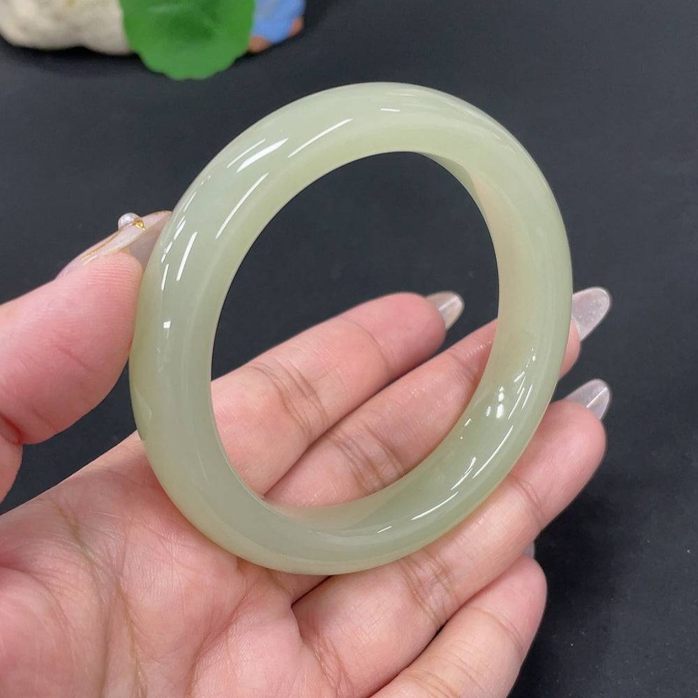 HUILIU HQ Hetian Jade round bracelet with size 58.6 and weight approx. 65.6g, showcasing smooth, polished jade beads.