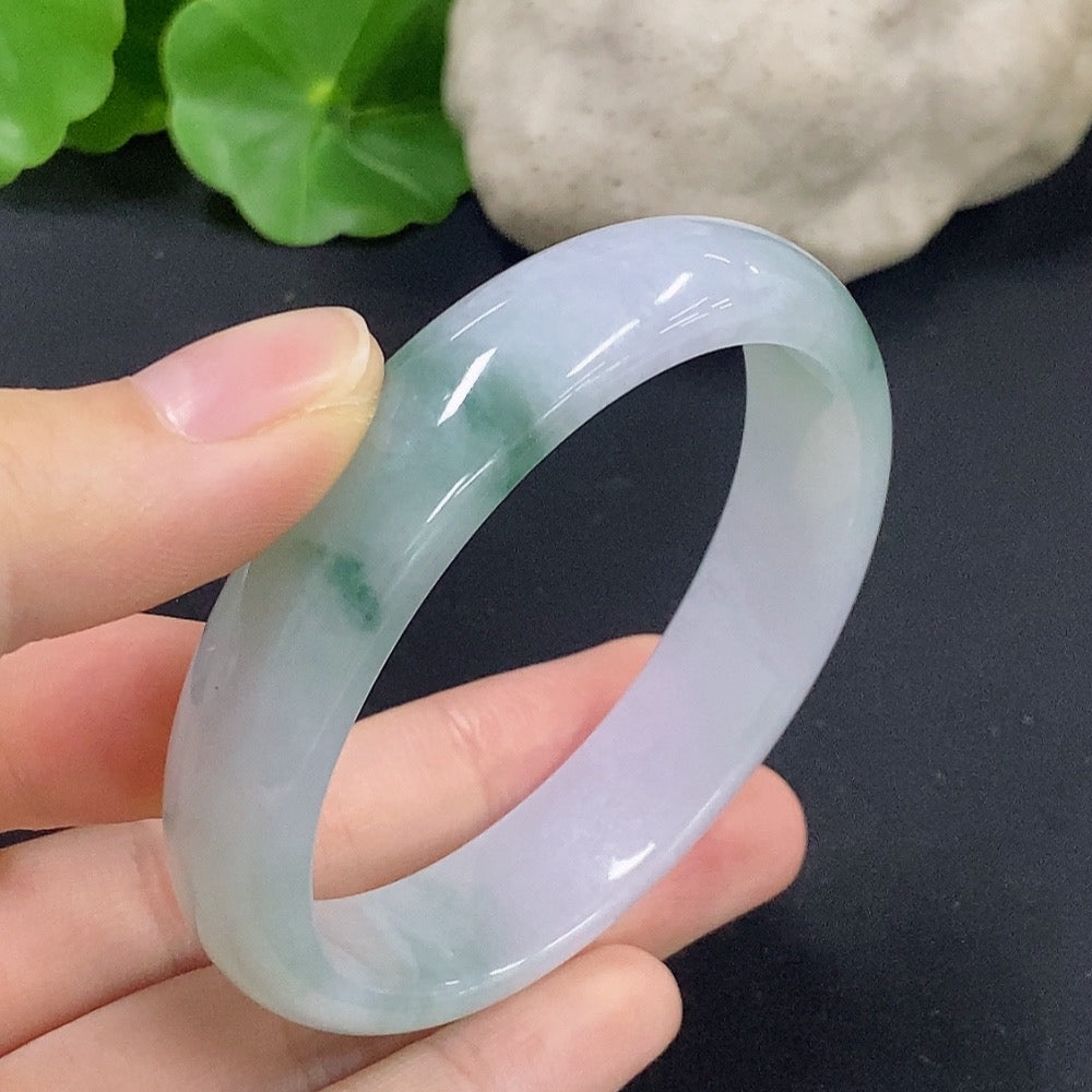 Jadeite concubine bracelet in size 55/48.3 with total weight approx. 42.13g, featuring smooth jadeite beads and intricate craftsmanship.
