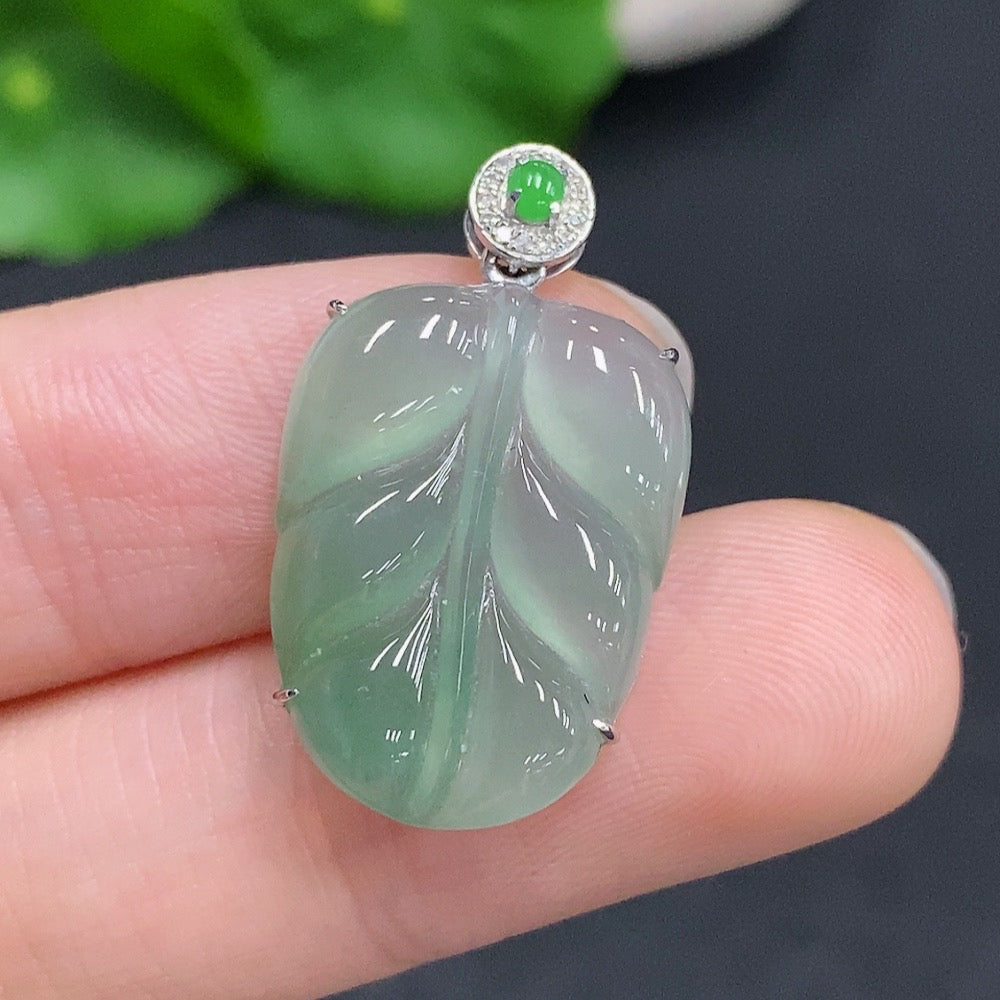 Jadeite Leaf Pendant 18K Gold Total Weight Approx. 3.2g