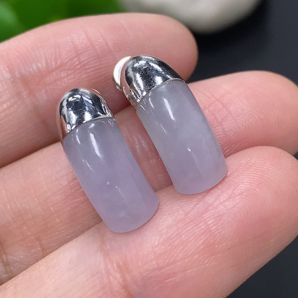 Jadeite ear studs with 18K gold mounting, total weight approximately 4.2g
