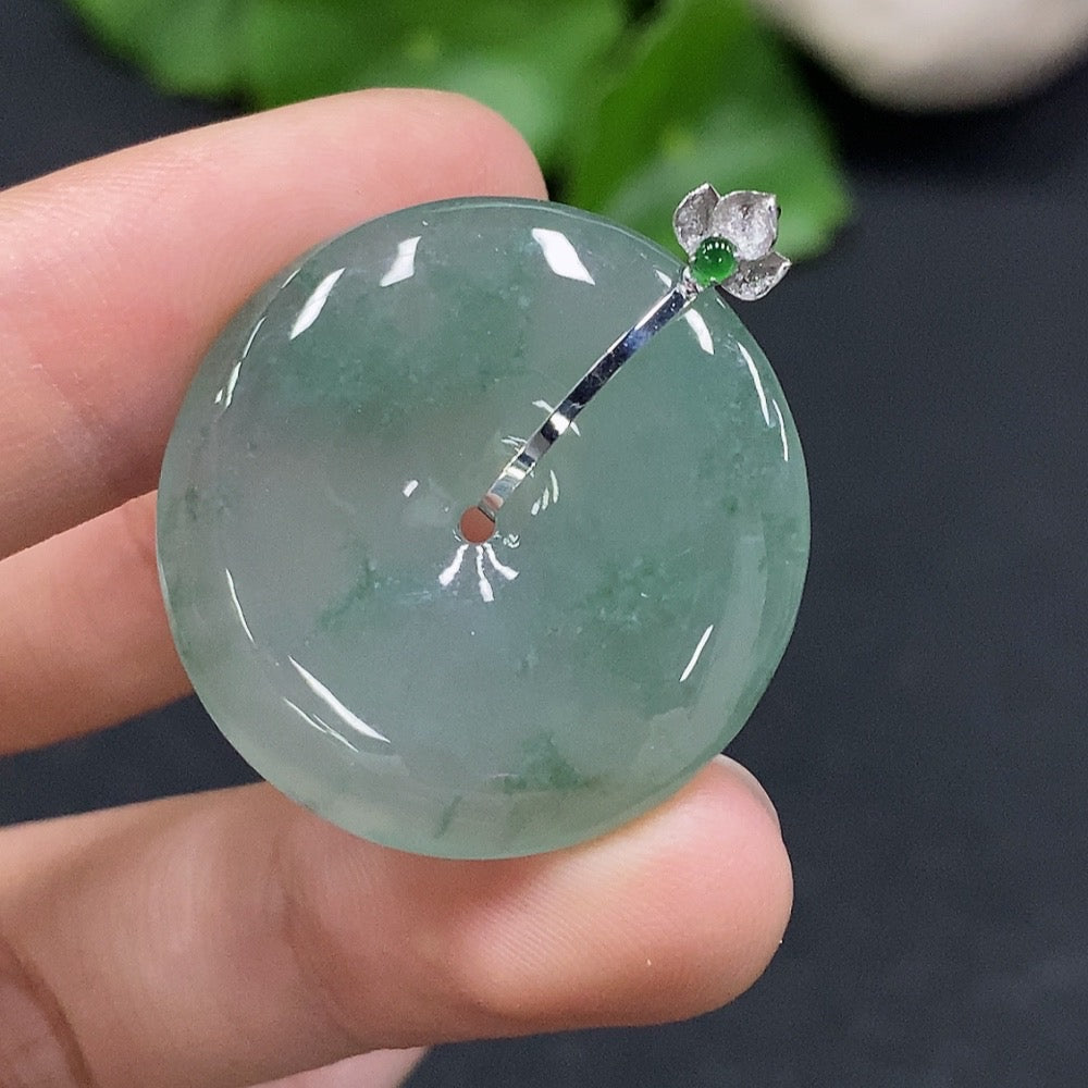 Jadeite Peace Knot Pendant 18K Gold Total Weight Approx. 8.5g