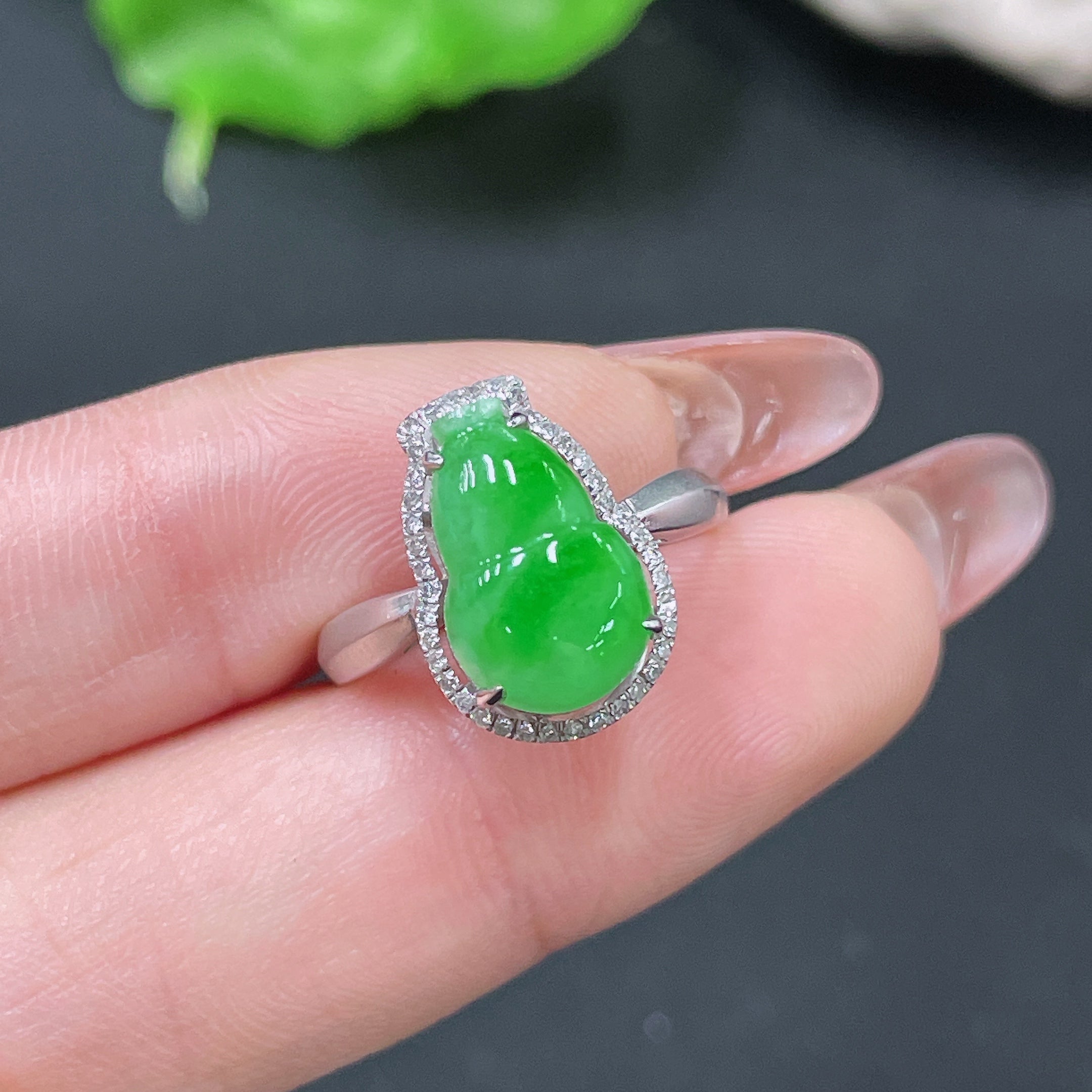 Jadeite Ring 18k Gold Set with Diamonds Total Weight Approx. 2.75g Size 11