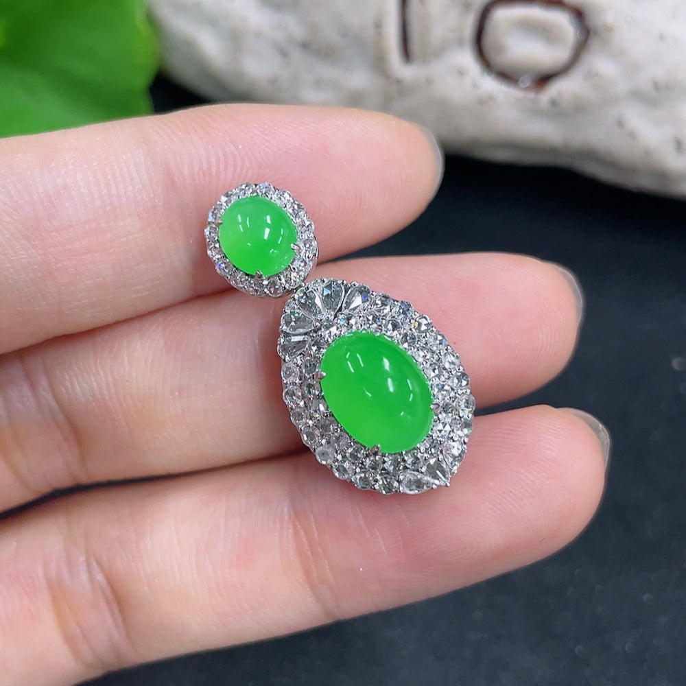 Jadeite Pendant 18k with Diamond Accents