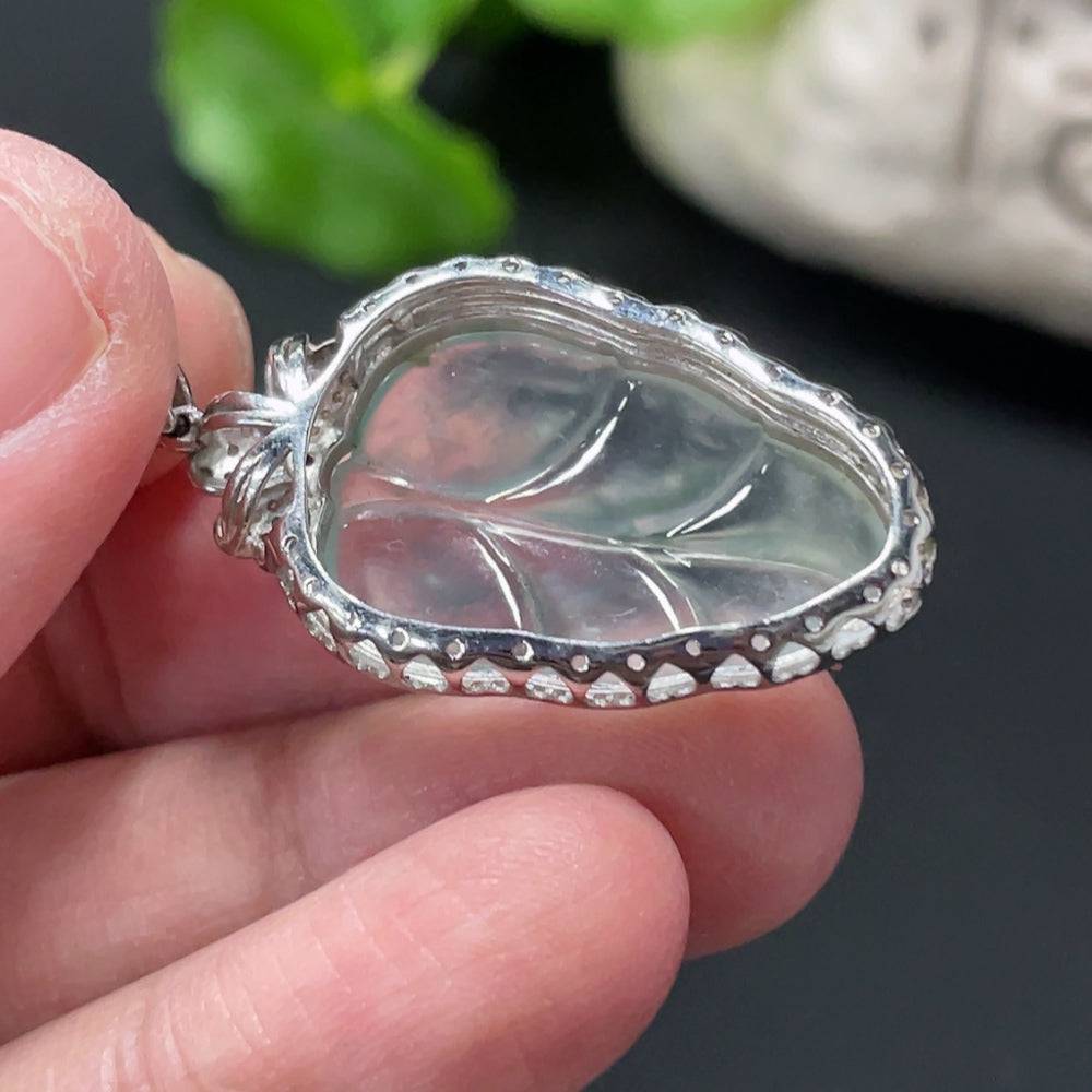 Jadeite leaf inlay pendant with 18K gold and diamond accents, crafted by HUILIU HQ, weighing approximately 3.8g.