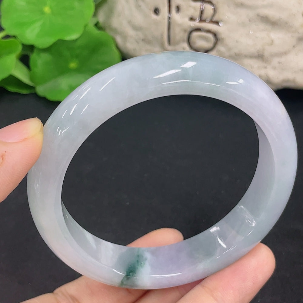 HKHQ jadeite round bangle, size 59.3, weighing 69.5g, showcasing smooth, polished jadeite with a glossy finish.