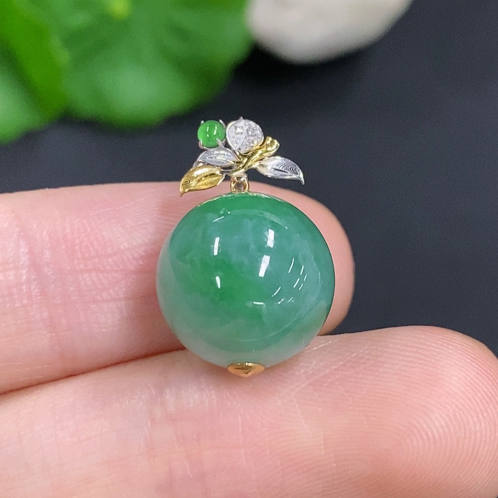 Jadeite Single Bezel Pendant with 18K Gold Clasp, Non-Diamond