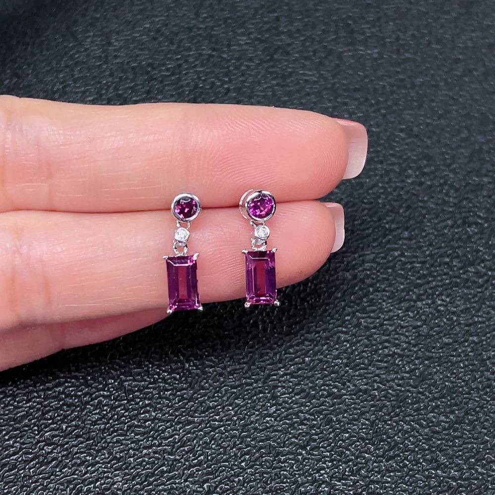 Huiliu certified garnet gemstone earrings with no imprint, featuring vibrant red stones, weighing approximately 2.24 grams.