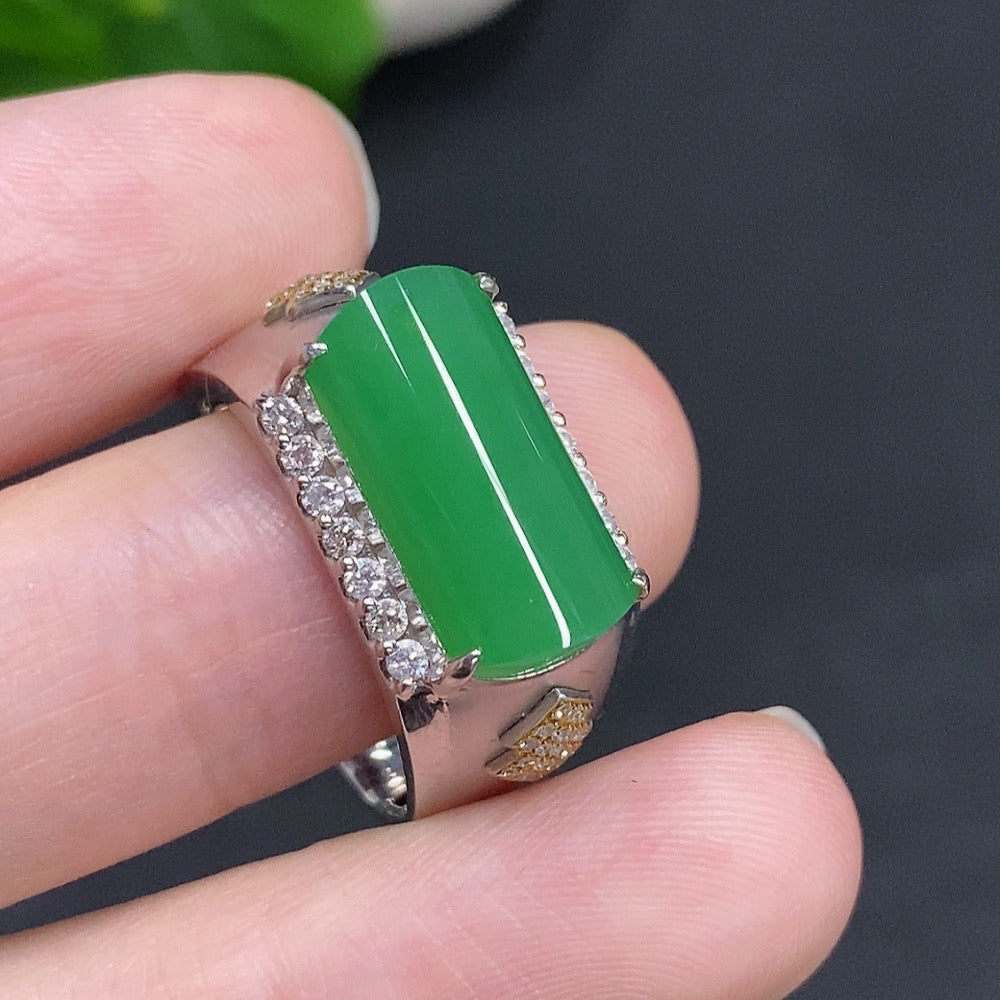 Jadeite Cabochon Ring 18k Gold Total Weight Approx. 8.6g Size 21 with Diamond Accents