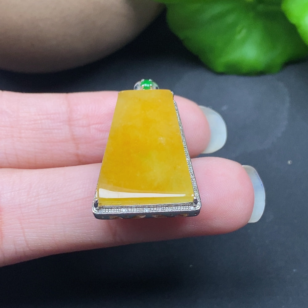 Jadeite Plain Pendant with Diamond Accents in 18k Gold, Color Origin Undetermined, Total Weight Approx. 4.81g