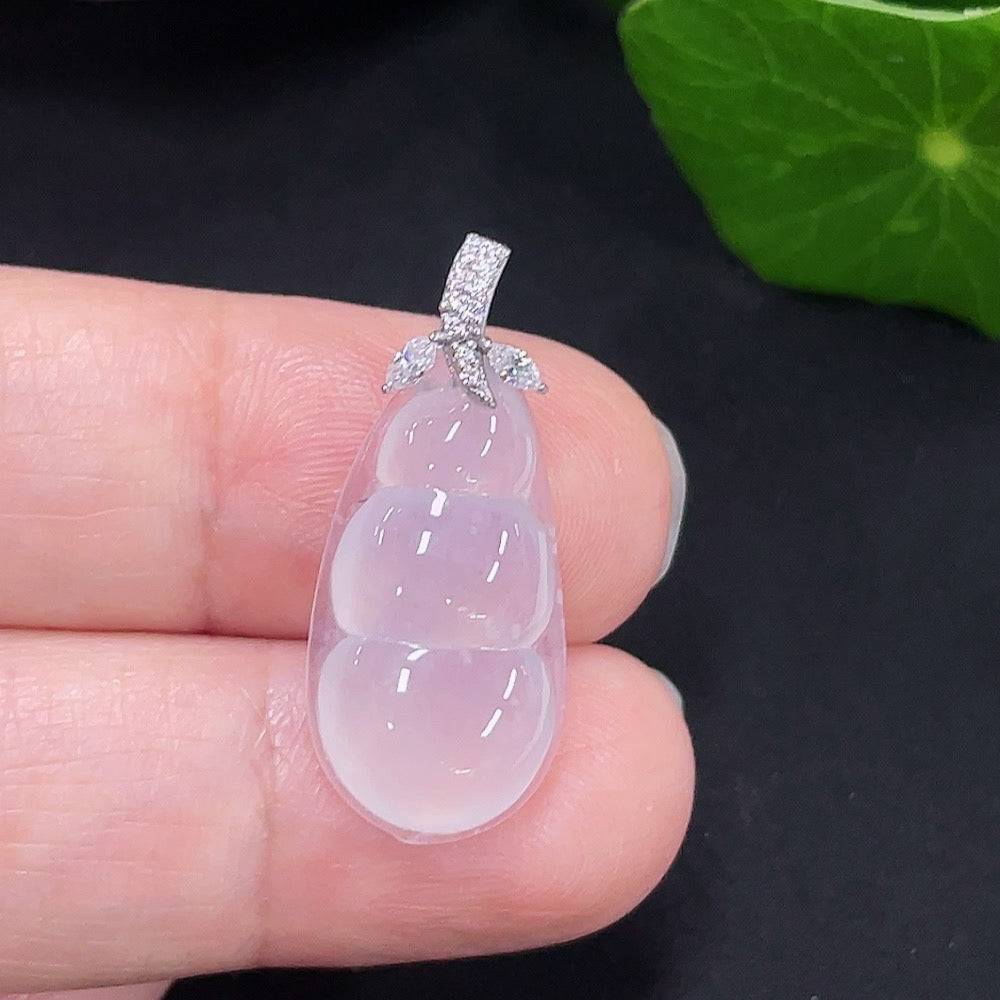 Huiliu Jadeite leaf pendant featuring a natural jade leaf design, non-diamond, certified jade jewelry.